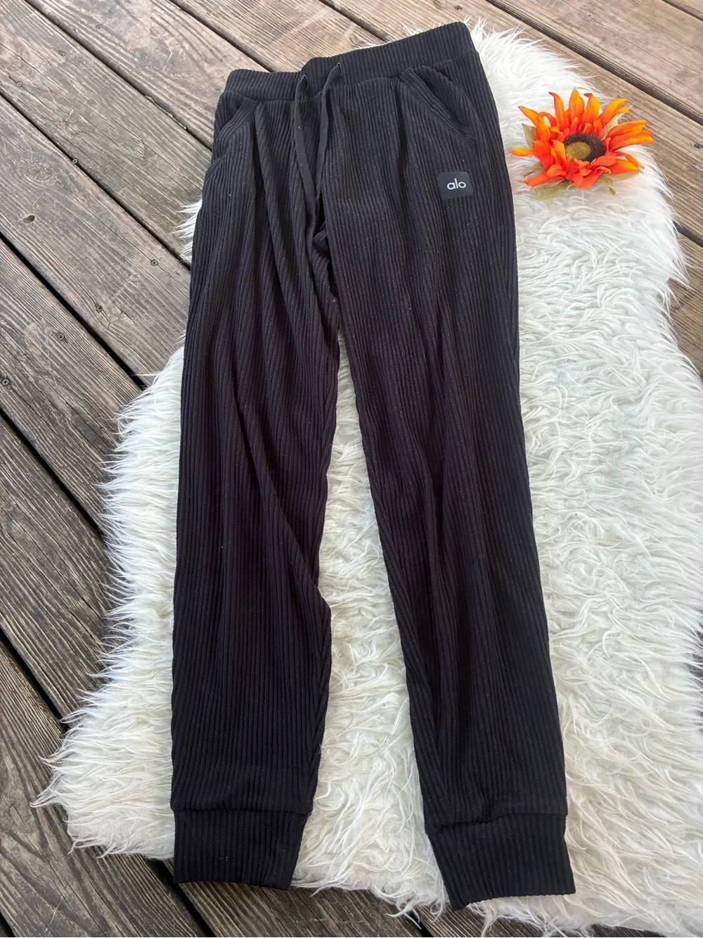 🌺ALO Yoga Black Ribbed Drawstring Joggers🌺